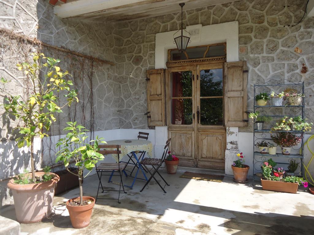 La Colline Bleue Bed and Breakfast Banne Rum bild
